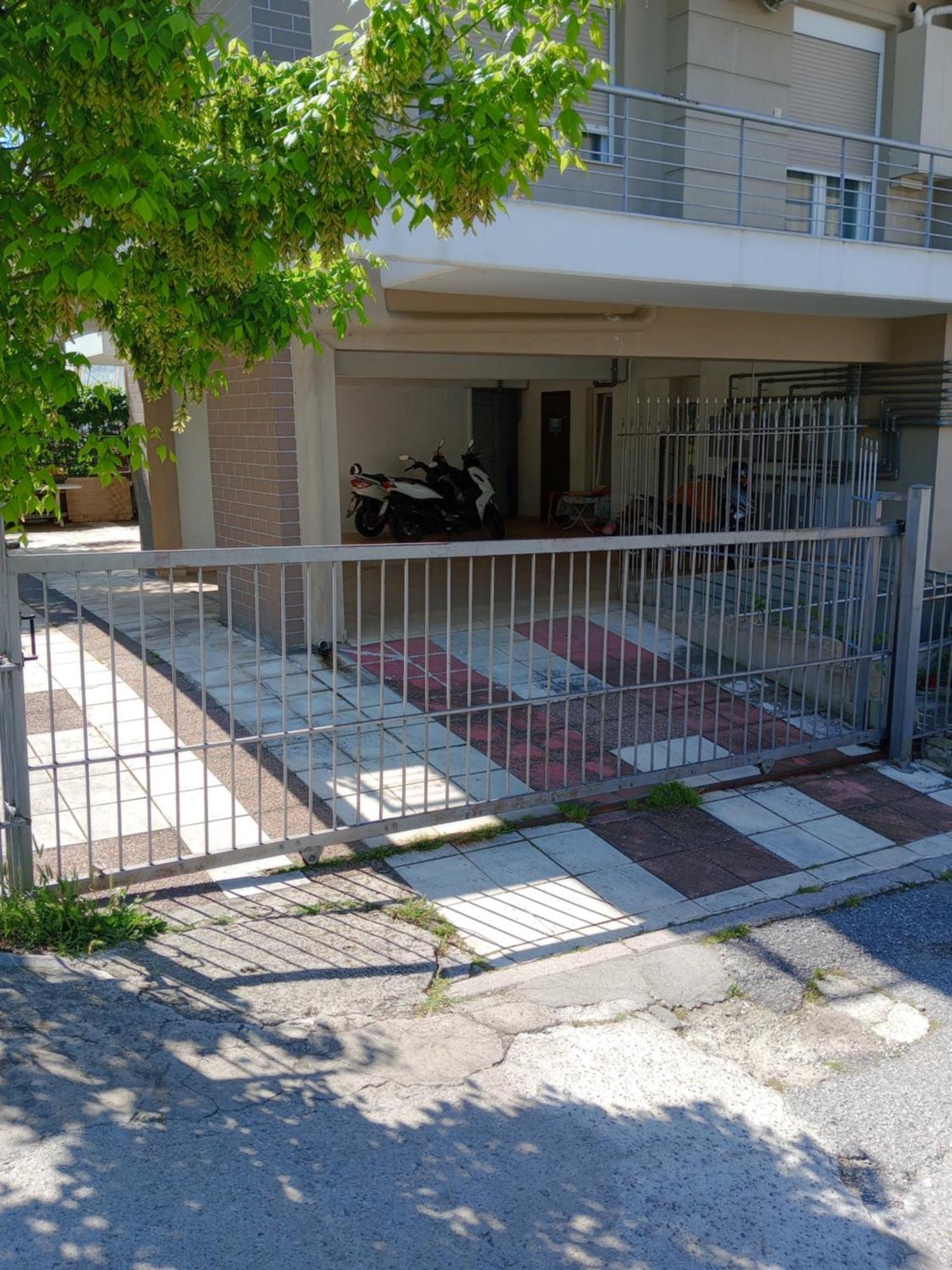 Elpidas 2 Private Parking Apartmán